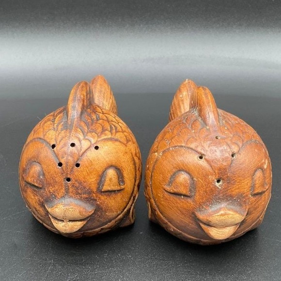 Hand Painted Ceramic Fish Salt and Pepper Shakers TC Japan Folk Art Midcentury - Picture 1 of 8